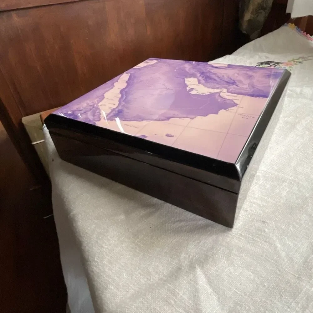 Bateel Arabian Peninsula Illustrated Lacquered Hinge Lidded Box.